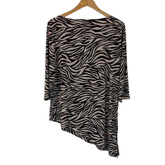 Chicos Travelers Zebra Pattern Blouse Size 2 Asymmetrical Pointed Hem Stretch - Picture 2 of 5
